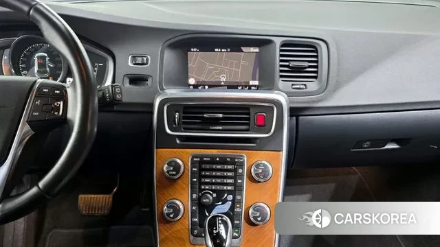 Volvo V60 Cross-Country 2018 Белый из Кореи, фото 5