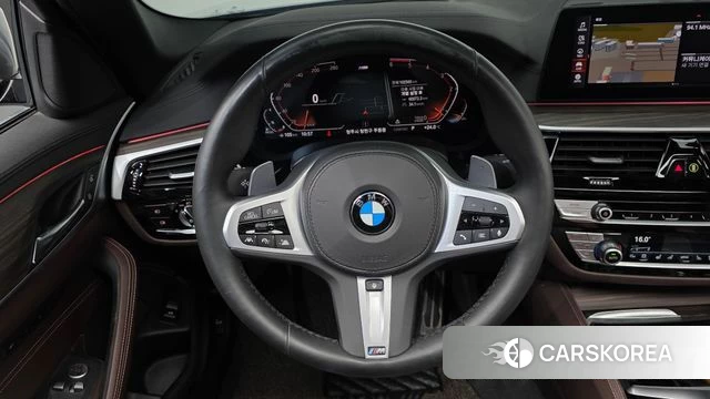 BMW 5 Series (G30) 2019 Серебристо-серый из Кореи, фото 5
