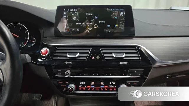 BMW 5 Series (G30) 2018 Белый из Кореи, фото 5