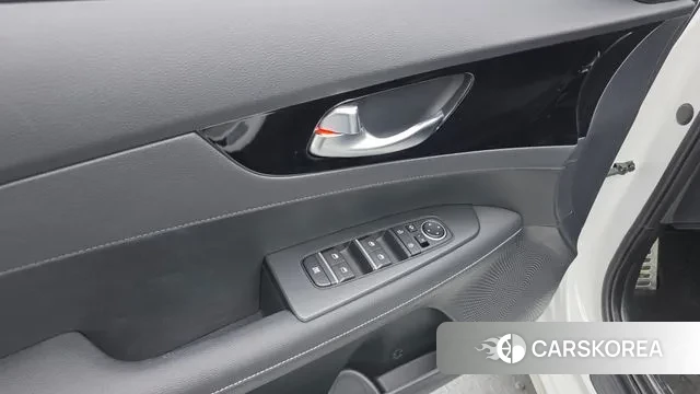 Kia The New K3 2nd generation 2023 Белый из Кореи, фото 5