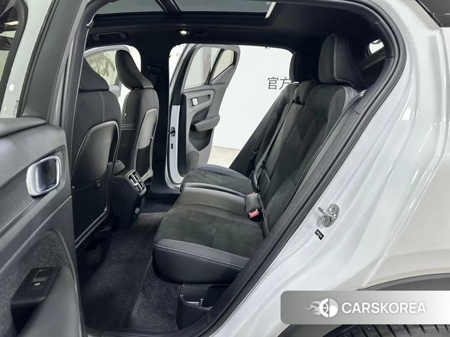 Volvo XC40 EV 2023 Белый из Китая, фото 5