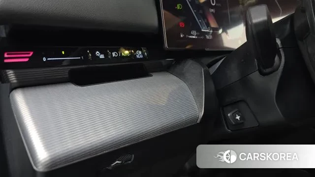 BMW 5 Series (G60) 2024 Цвет галактики из Кореи, фото 5