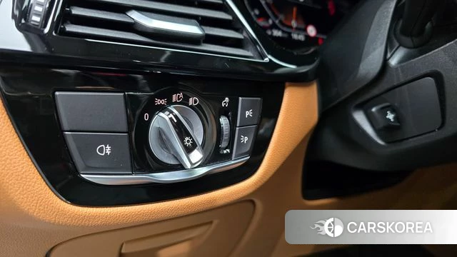 BMW 5 Series (G30) 2021 Белый из Кореи, фото 5