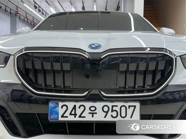 BMW 5 Series (G60) 2024 Белый из Кореи, фото 5