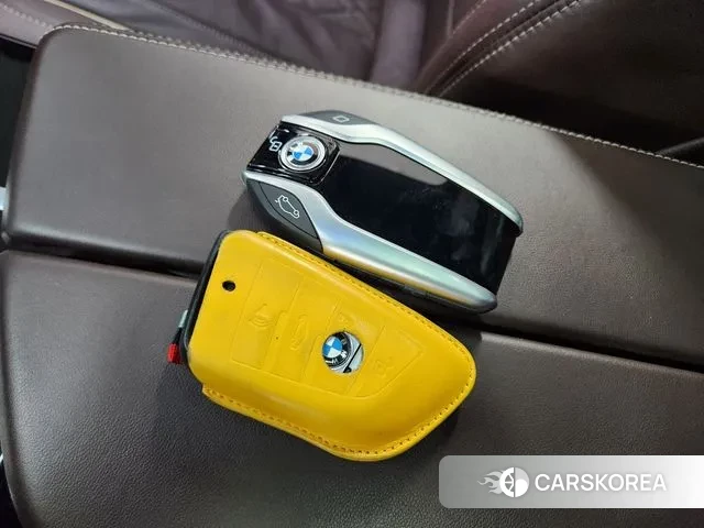 BMW 5 Series (G30) 2022 Серебристо-серый из Кореи, фото 5