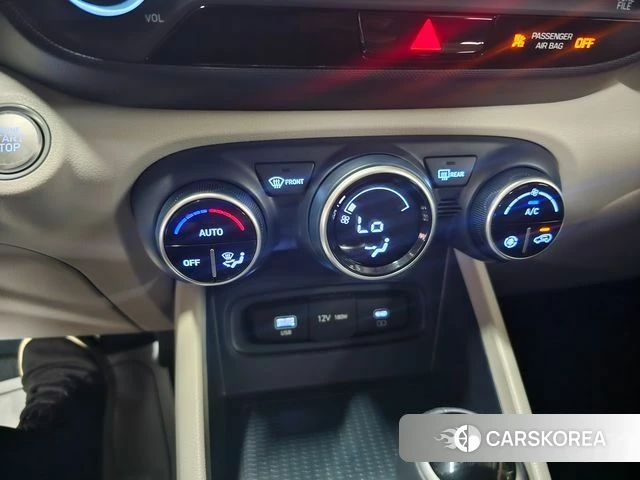 Hyundai Venue 2024 Серебристо-серый из Кореи, фото 5