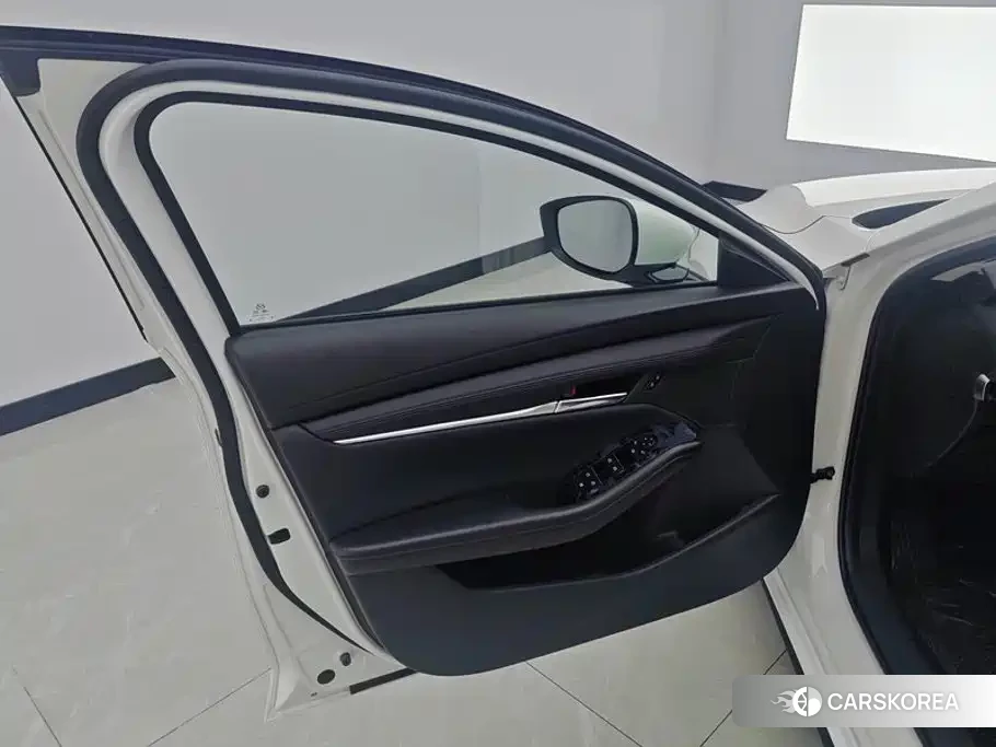 Mazda 3 2026 Белый из Китая, фото 5