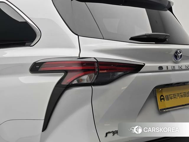 Toyota Saina 2022 Белый из Китая, фото 5
