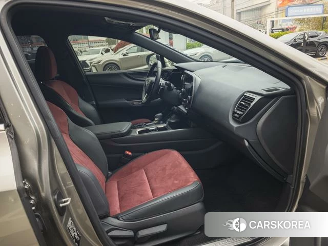 Lexus NX 2024 Серебристо-серый из Китая, фото 5