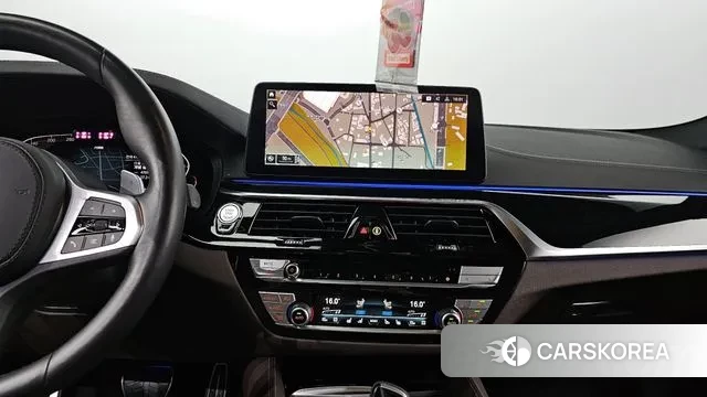 BMW 5 Series (G30) 2021 Белый из Кореи, фото 5