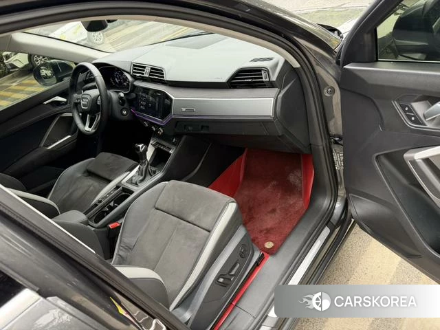 Audi Q3 2023 Темно-серый из Китая, фото 5