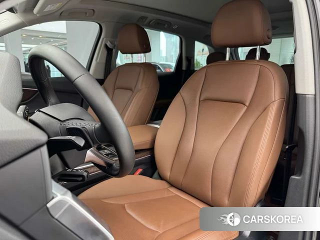 Audi Q7 2023 Черный из Китая, фото 5
