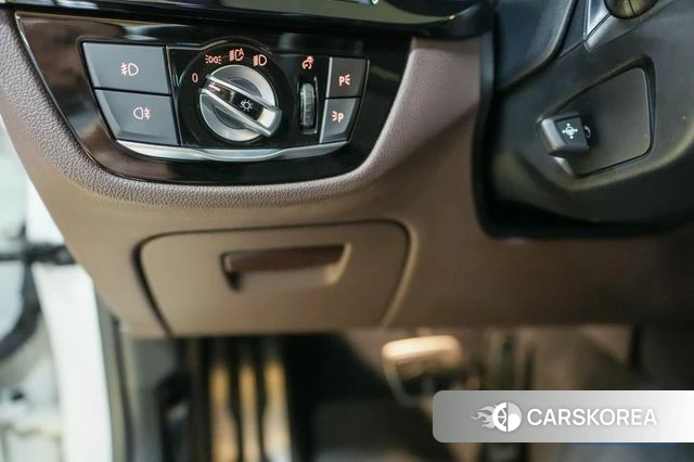 BMW 5 Series (G30) 2018 Белый из Кореи, фото 5