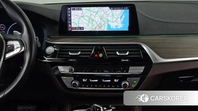 BMW 5 Series (G30) 2019 Белый из Кореи, фото 5