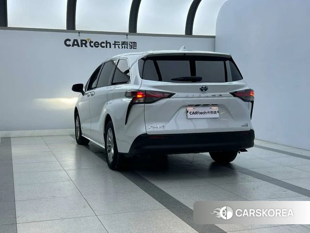 Toyota Saina 2023 Белый из Китая, фото 5