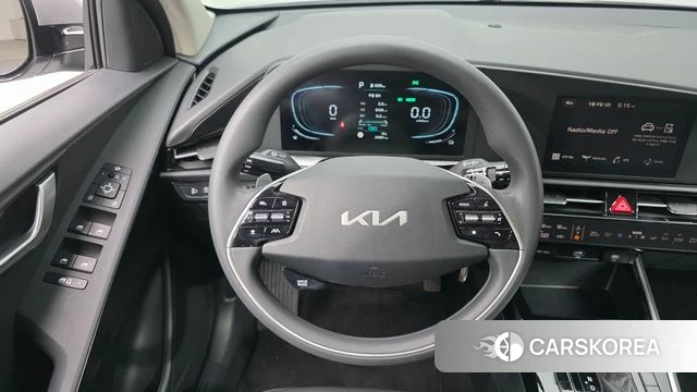 Kia Di Ol Nu Niro 2024 Серебристо-серый из Кореи, фото 5