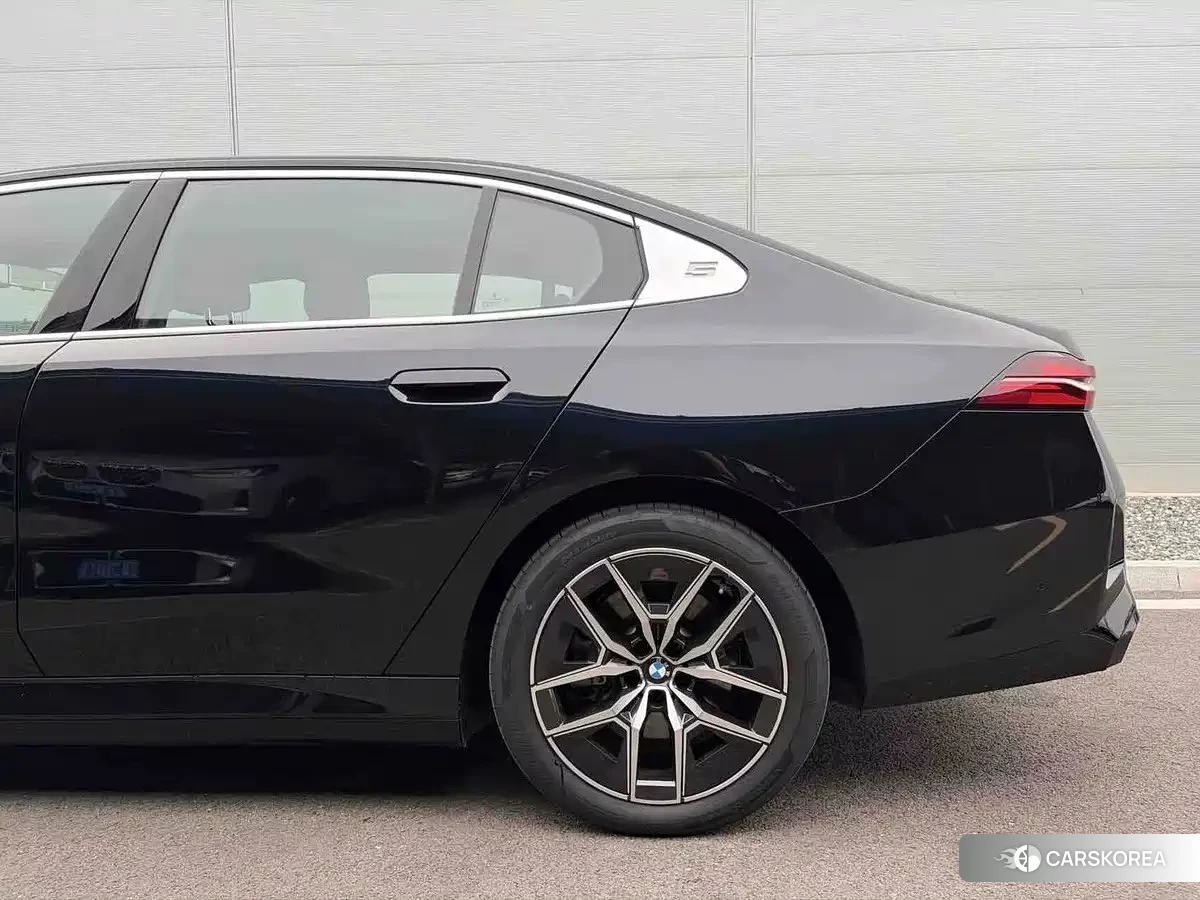 BMW i5 2025 Черный из Китая, фото 5