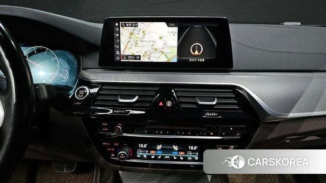 BMW 5 Series (G30) 2019 Белый из Кореи, фото 5