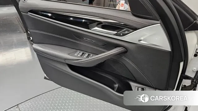 BMW 5 Series (G30) 2021 Белый из Кореи, фото 5