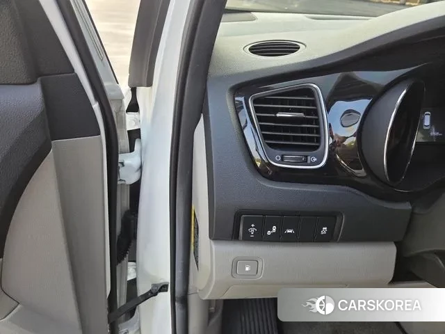 Kia The New Carnival 2018 Белый из Кореи, фото 5