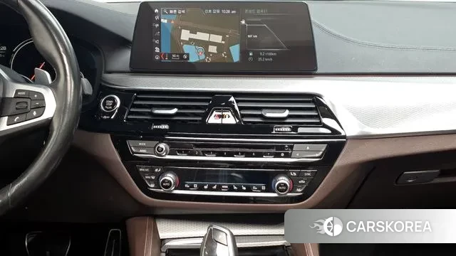 BMW 5 Series (G30) 2018 Белый из Кореи, фото 5