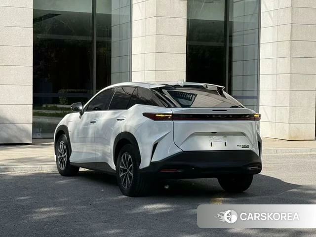 Lexus RZ 2023 Белый из Китая, фото 5