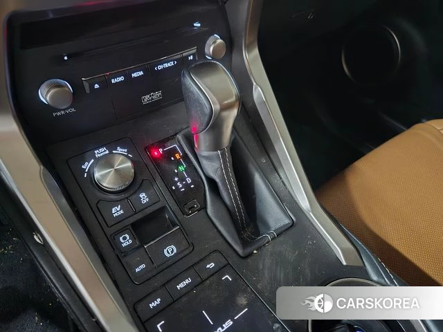 Lexus NX300h 2021 Белый из Кореи, фото 5