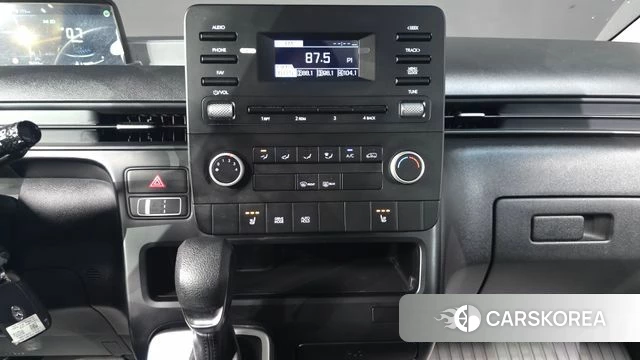 Hyundai Staria 2022 Белый из Кореи, фото 5