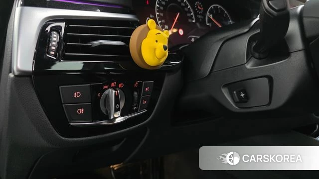 BMW 5 Series (G30) 2019 Белый из Кореи, фото 5