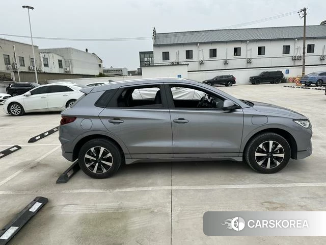 BYD e2 2023 Темно-серый из Китая, фото 5