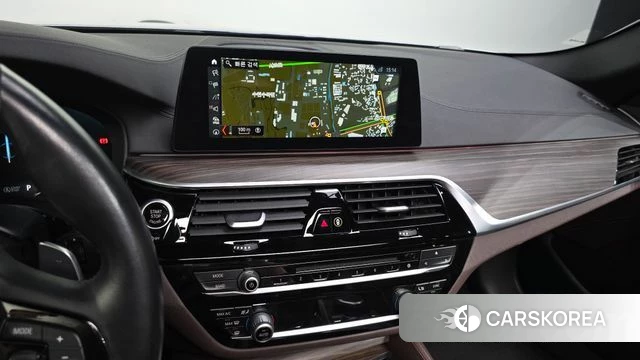 BMW 5 Series (G30) 2018 Серый из Кореи, фото 5