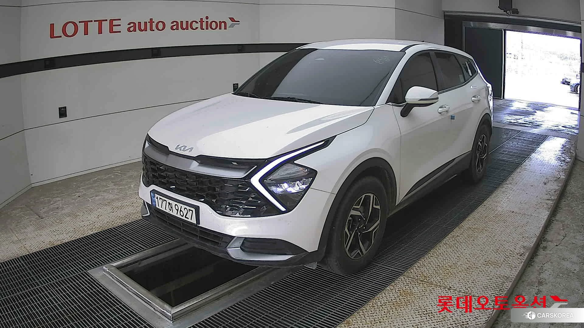 Kia Sportage 2024 Snow White Pearl из Кореи, фото 5