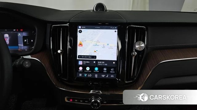 Volvo XC60 second Generation 2023 Белый из Кореи, фото 5