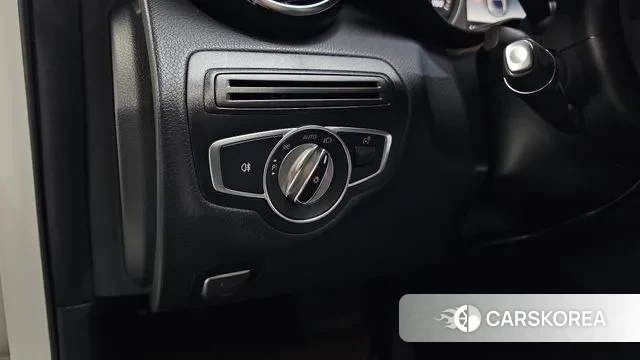 Mercedes-Benz C-Class W205 2018 Белый из Кореи, фото 5