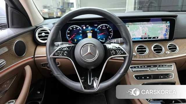 Mercedes-Benz E-Class W213 2021 Светло-серебряный цвет из Кореи, фото 5