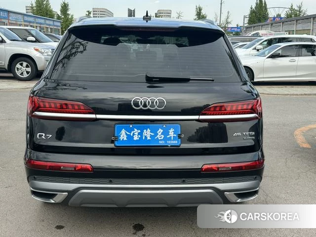 Audi Q7 2021 Черный из Китая, фото 5