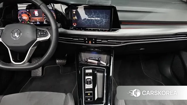 Volkswagen Golf 8th Generation 2024 Белый из Кореи, фото 5