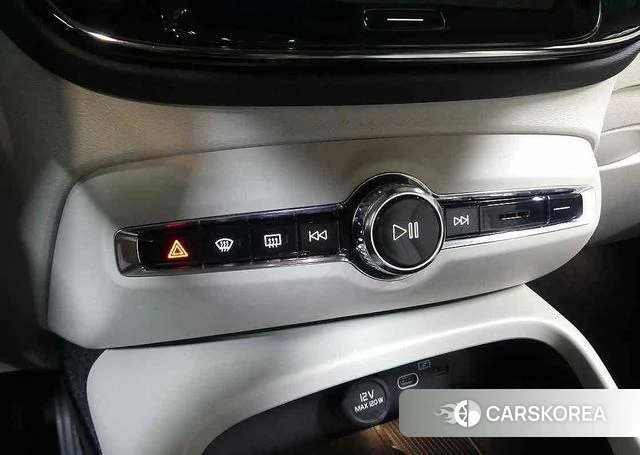 Volvo XC40 2024 Белый из Кореи, фото 5