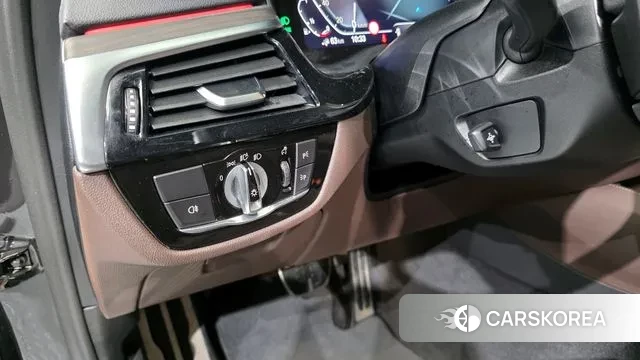 BMW 5 Series (G30) 2021 Серый из Кореи, фото 5