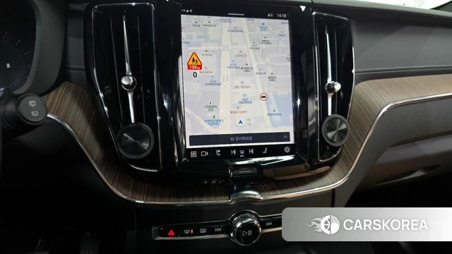 Volvo XC60 second Generation 2023 Белый из Кореи, фото 5