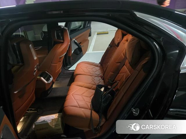 BMW 7 Series (G70) 2025 Черный из Кореи, фото 5