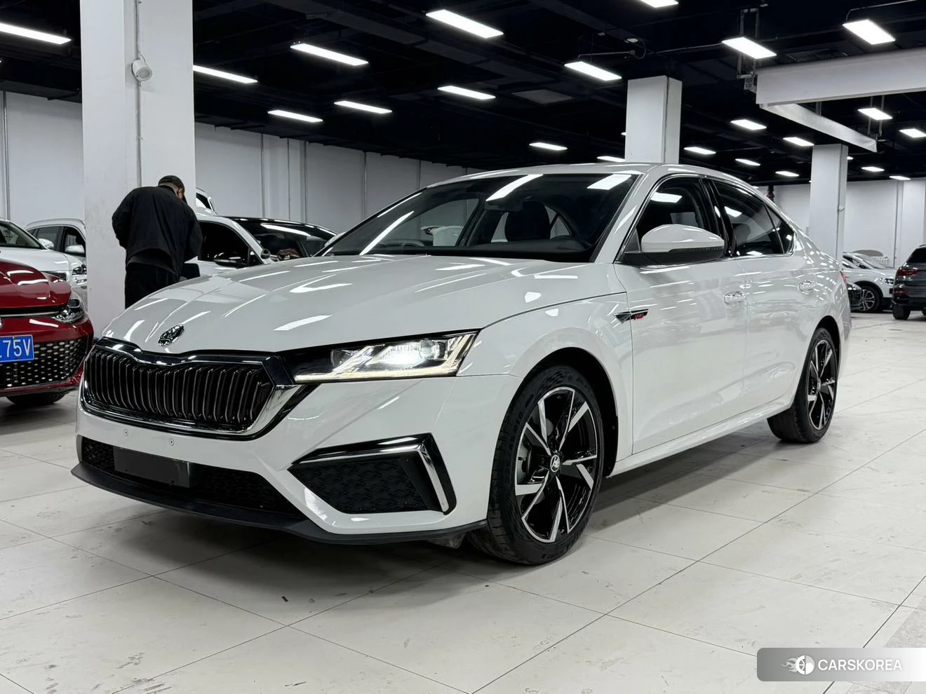 Skoda Octavia 2022 Белый из Китая, фото 5