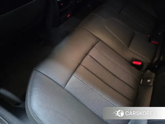 BMW 5 Series (G30) 2023 Белый из Кореи, фото 5