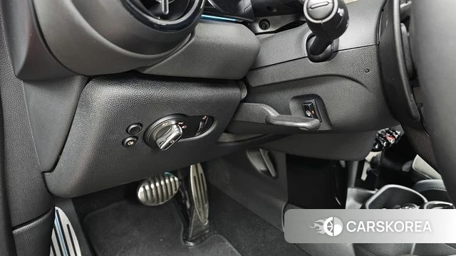 Mini Cooper S Convertible 2024 Красный из Кореи, фото 5