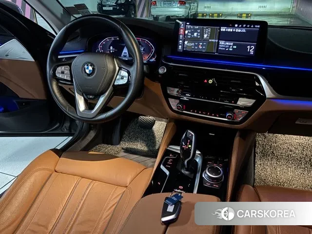 BMW 5 Series (G30) 2022 Цвет галактики из Кореи, фото 5