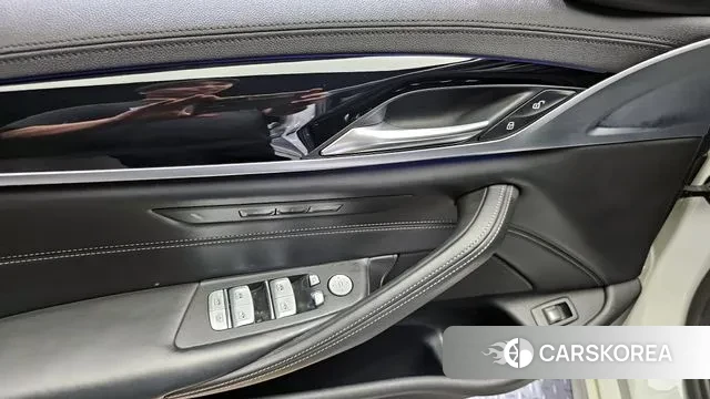 BMW 5 Series (G30) 2019 Белый из Кореи, фото 5