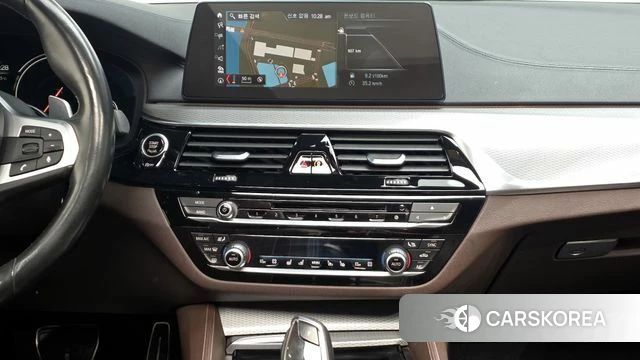 BMW 5 Series (G30) 2018 Белый из Кореи, фото 5