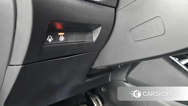 Peugeot e-208 second Generation 2022 Белый из Кореи, фото 5