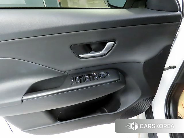 Hyundai Kona (SX2) 2023 Белый из Кореи, фото 5