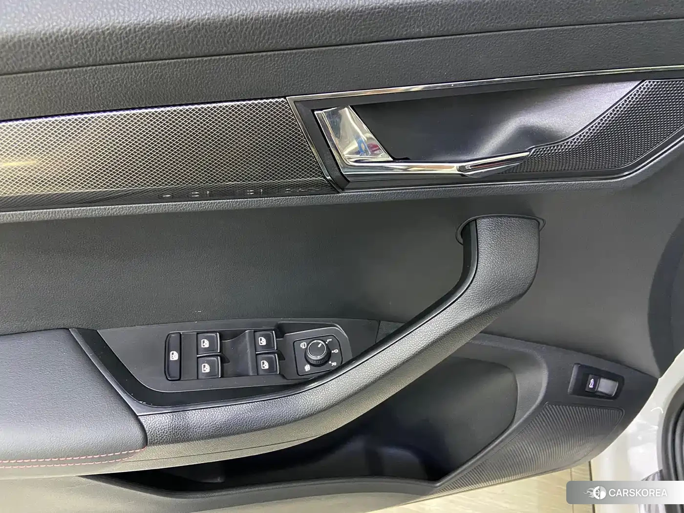 Skoda Krok 2022 Белый из Китая, фото 5